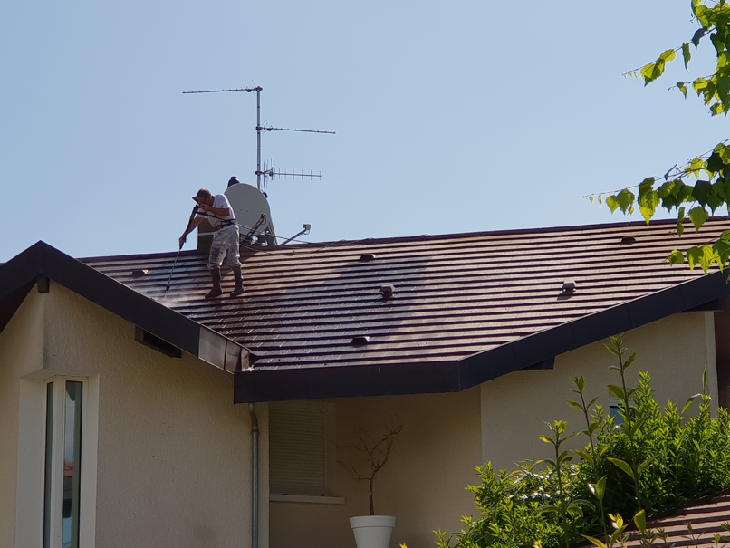 Travaux de rénovation et d'entretien de toiture